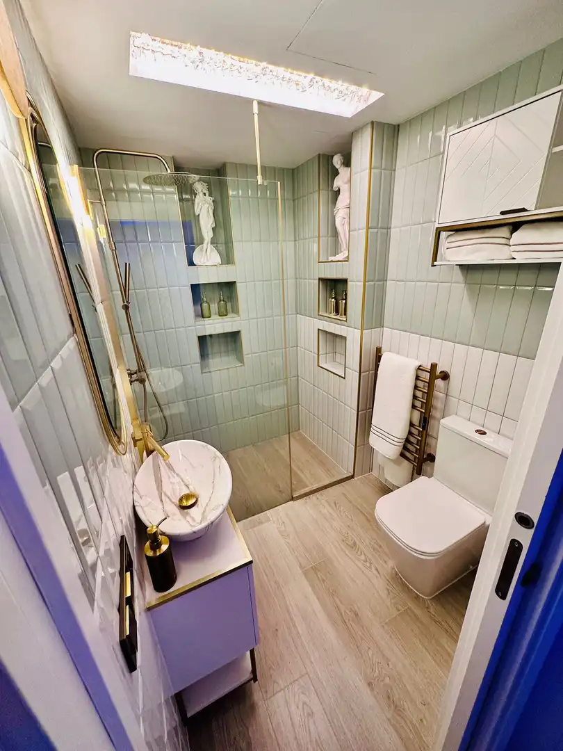Badezimmer von Erdgeschoss zum Verkauf in Sotogrande mit Klimaanlage, Schwimmbad und Möbliert