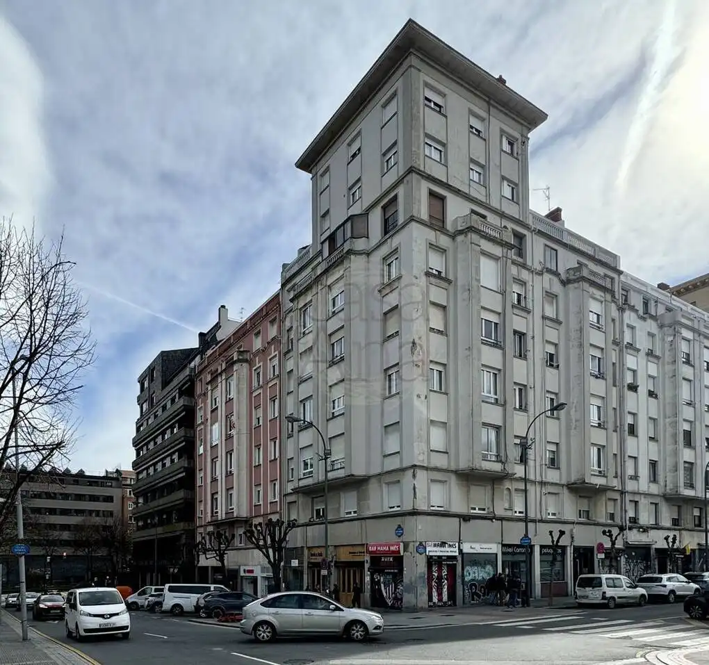 Vista exterior de Pis de lloguer en Bilbao  amb Calefacció