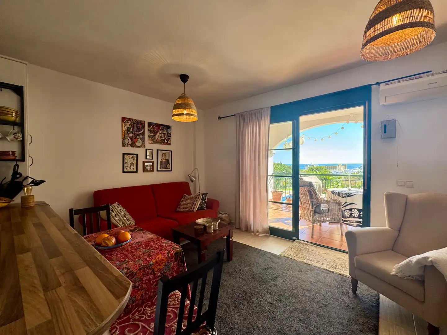 Sala d'estar de Apartament en venda en Benalmádena amb Aire condicionat, Terrassa i Moblat