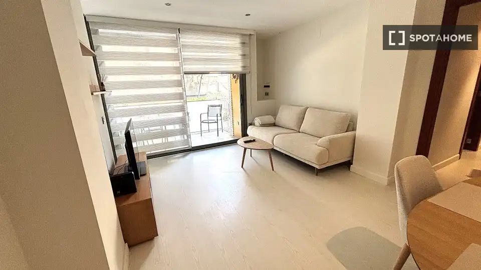 Sala de estar de Apartamento para compartir en Sitges con Aire acondicionado, Terraza y Amueblado
