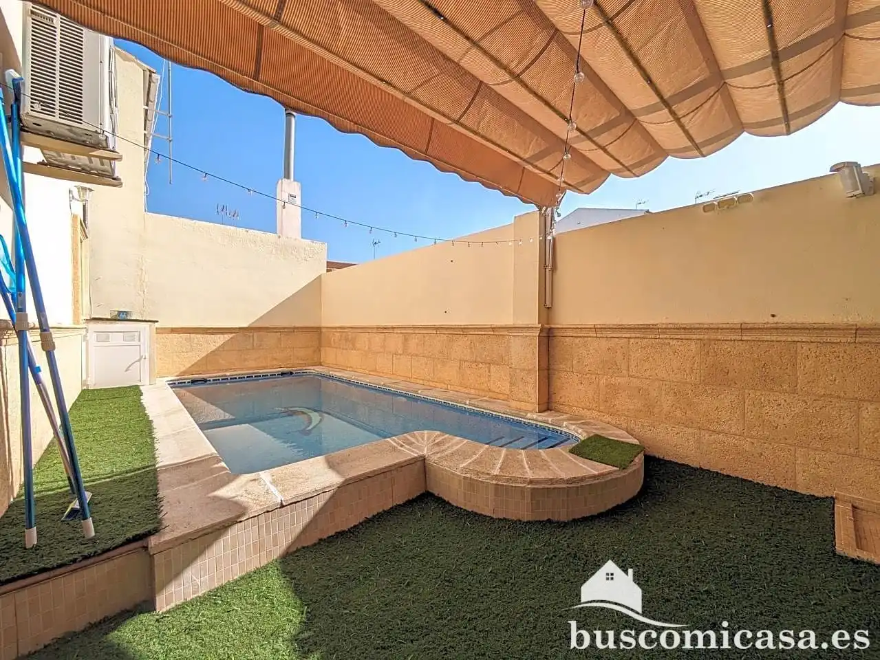 Piscina de Casa o xalet en venda en Linares amb Aire condicionat, Calefacció i Jardí privat