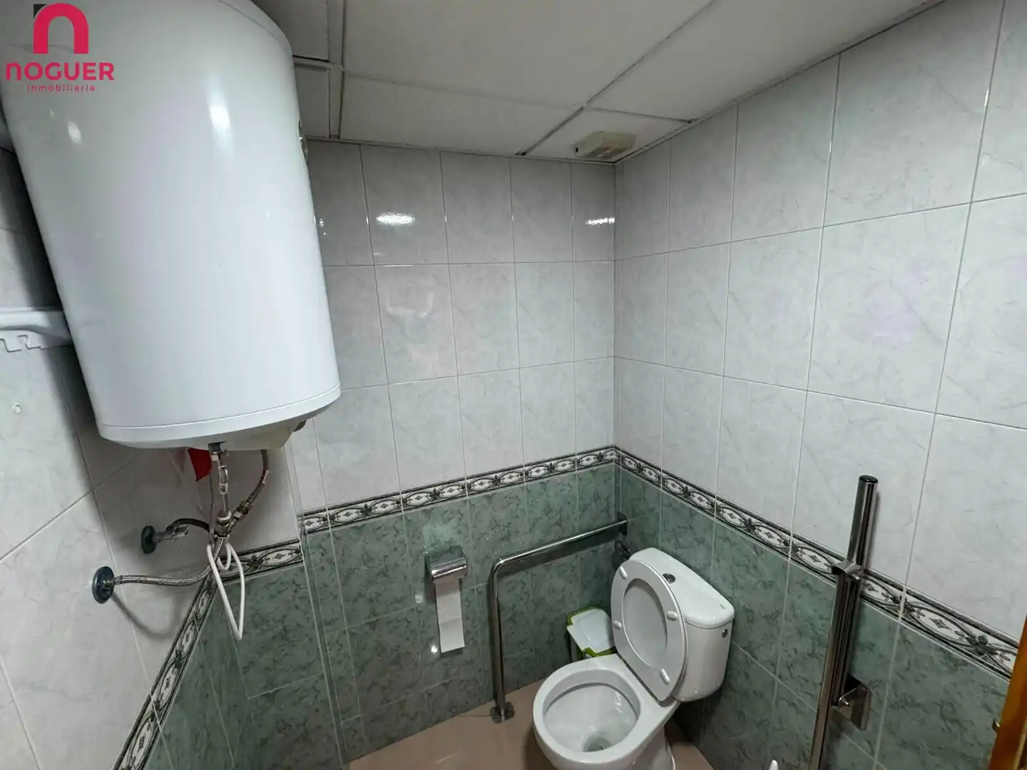 Bany de Local en venda en Córdoba amb Aire condicionat i Moblat