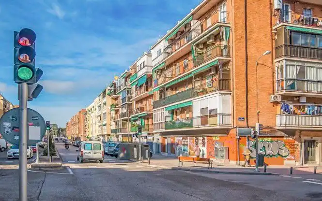 Vista exterior de Local en venda en Madrid