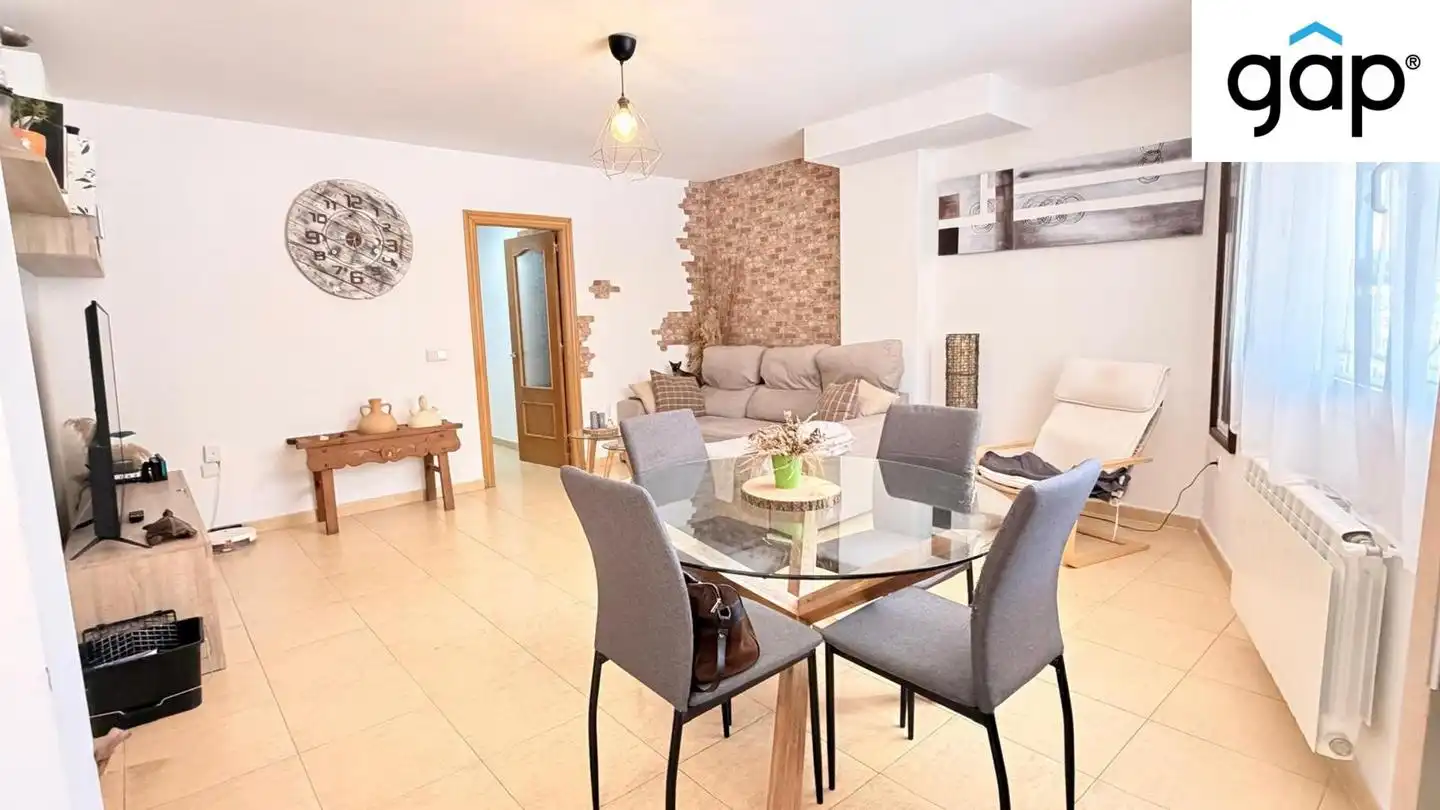 Sala de estar de Planta baja en venta en Arcas del Villar con Calefacción, Terraza y Amueblado