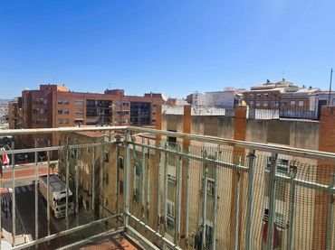 Pis amb balcó en venda a Carrer d'Alcossebre
