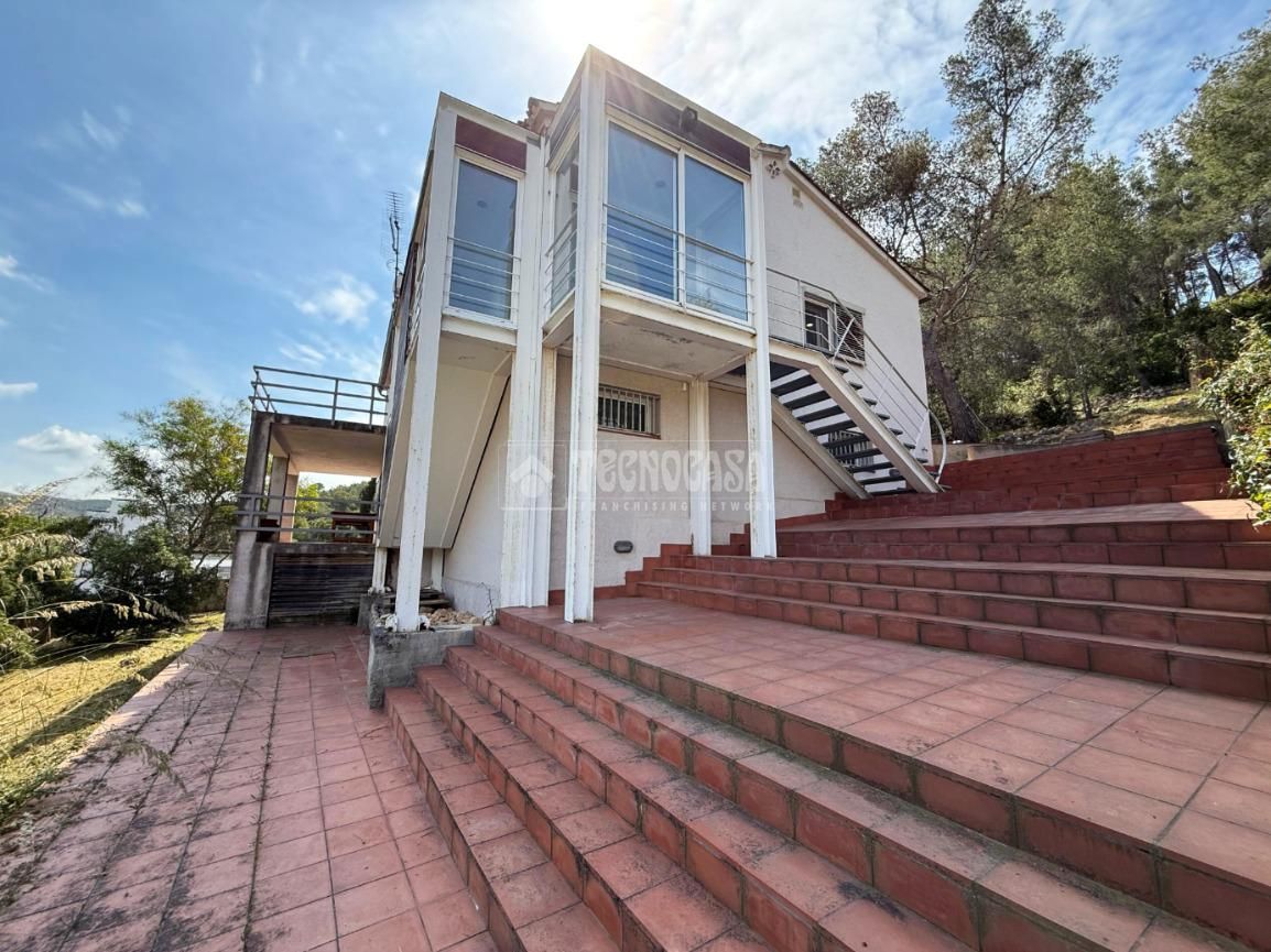 Exterior view of House or chalet for sale in Sant Pere de Ribes  with Air Conditioner, Terrace and Balcony