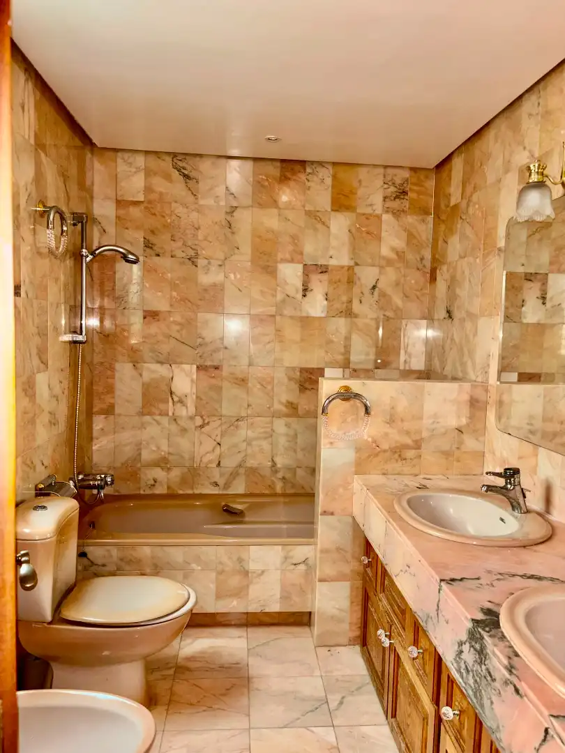 Bathroom of Detached homes for sale in Salt  with Heating, Balcony and Alarm