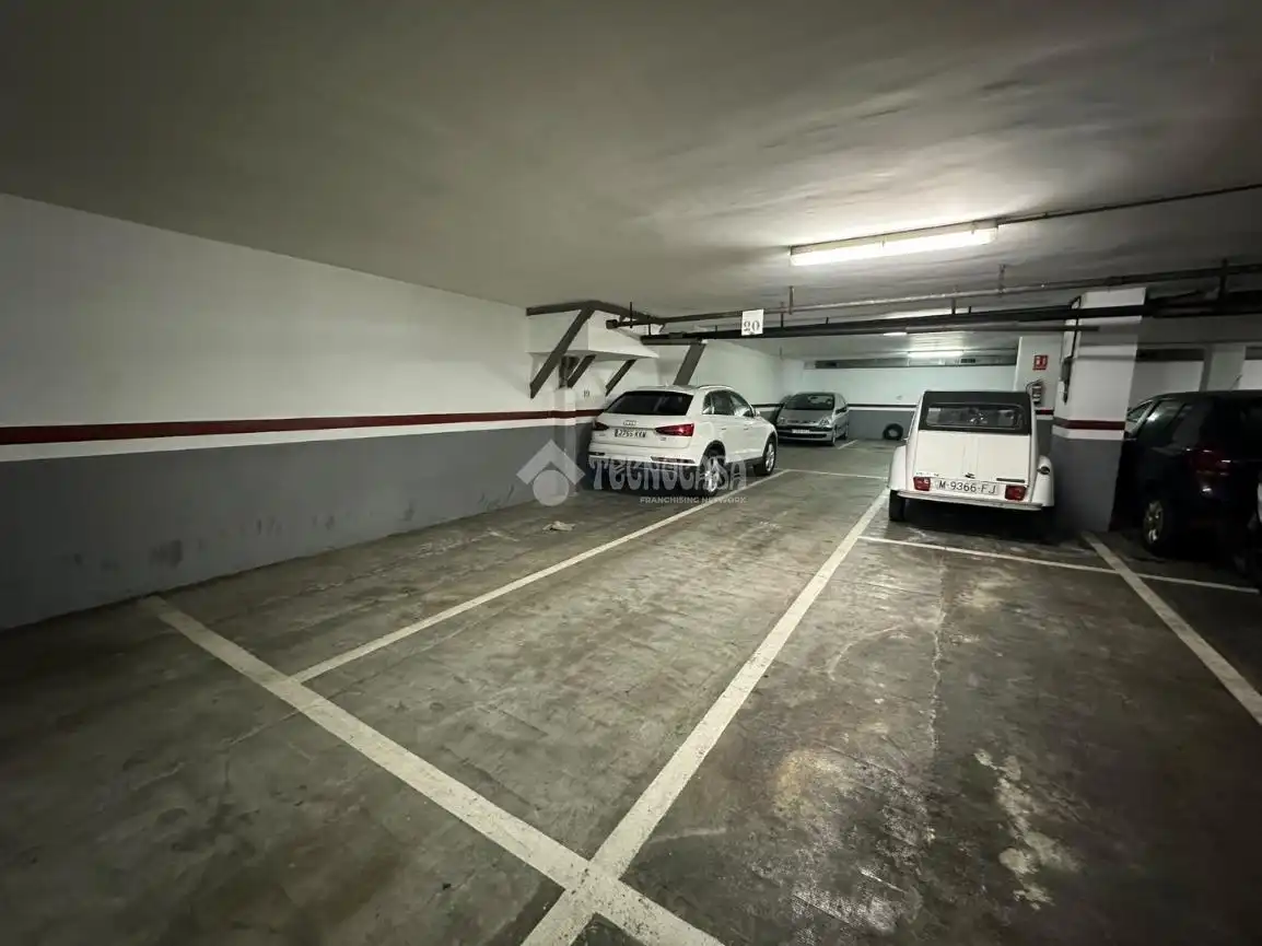 Parking de Piso en venta en Barcelona con Calefacción y Balcón