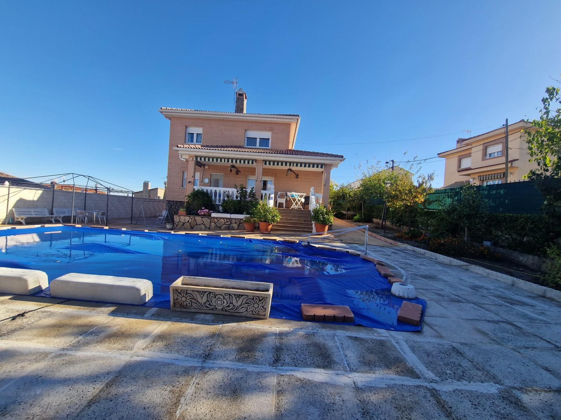 Vista exterior de Casa o xalet en venda en El Álamo amb Calefacció, Jardí privat i Terrassa