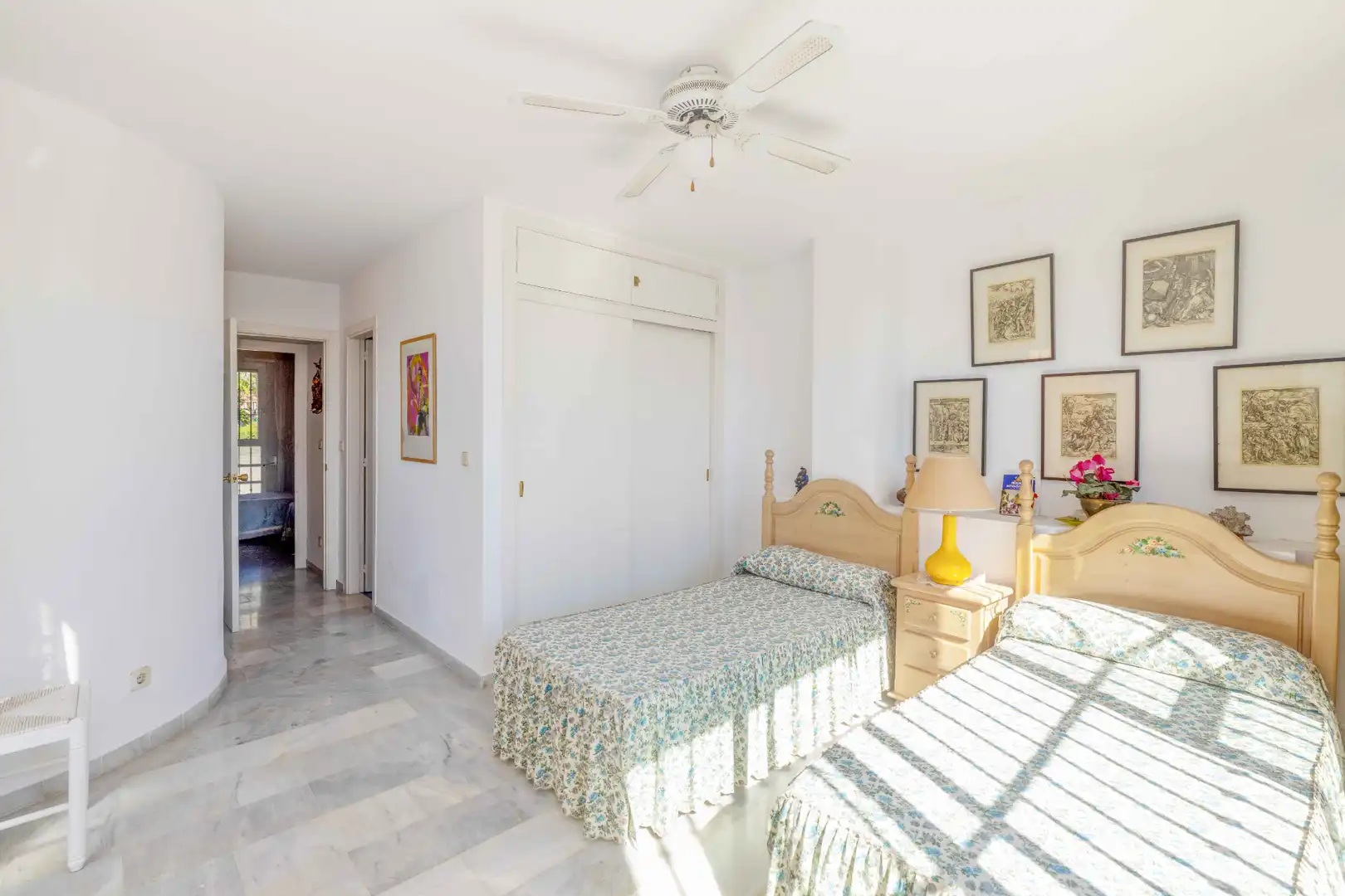 Habitación de Dúplex en venta en Marbella con Terraza, Alarma y Piscina comunitaria
