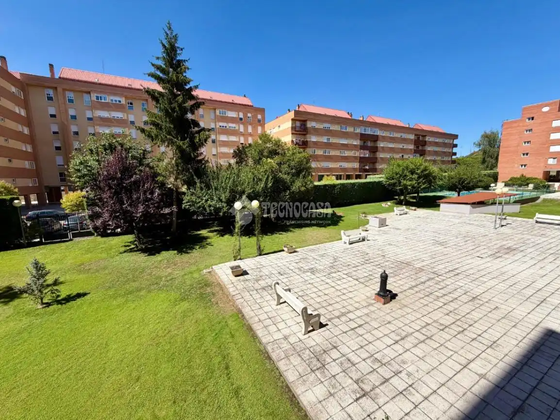 Pis amb piscina en venda a C. Teresa Monje, imagen 30