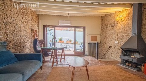 Buscas una auténtica casa de estilo rústico en pleno casco antiguo de Castelló dEmpúries?