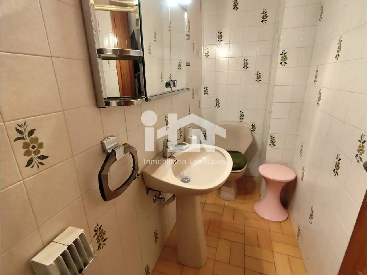 Baño de Piso en venta en Las Navas del Marqués  con Calefacción, Parquet y Terraza