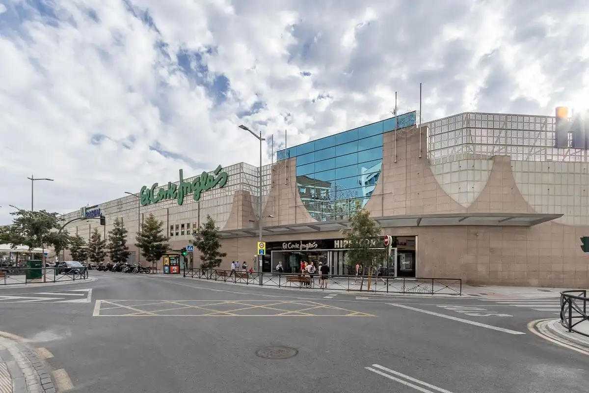 Vista exterior de Local en venta en Granada con Aire acondicionado