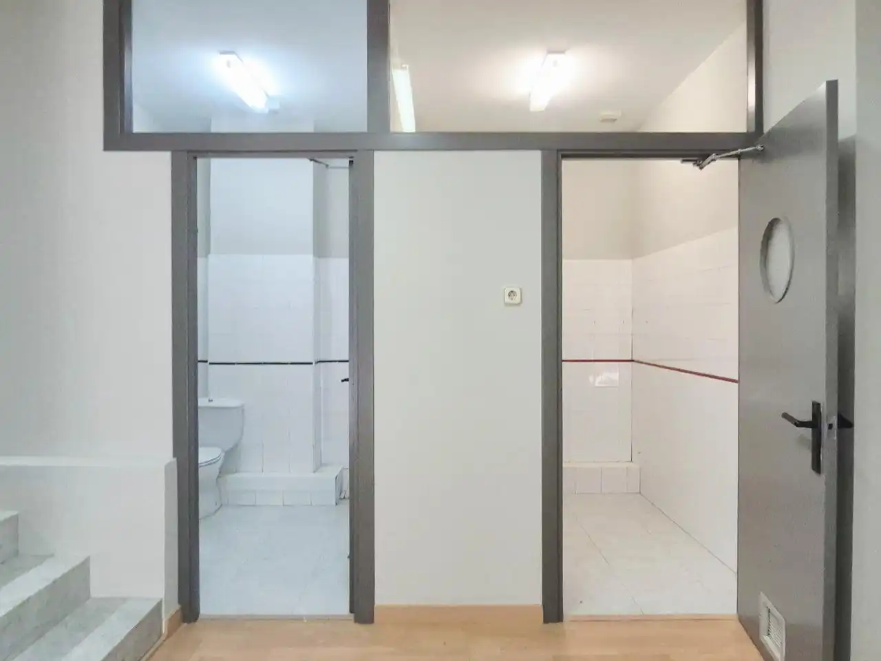 Badezimmer von Erdgeschoss zum Verkauf in Terrassa mit Klimaanlage, Heizung und Parkett