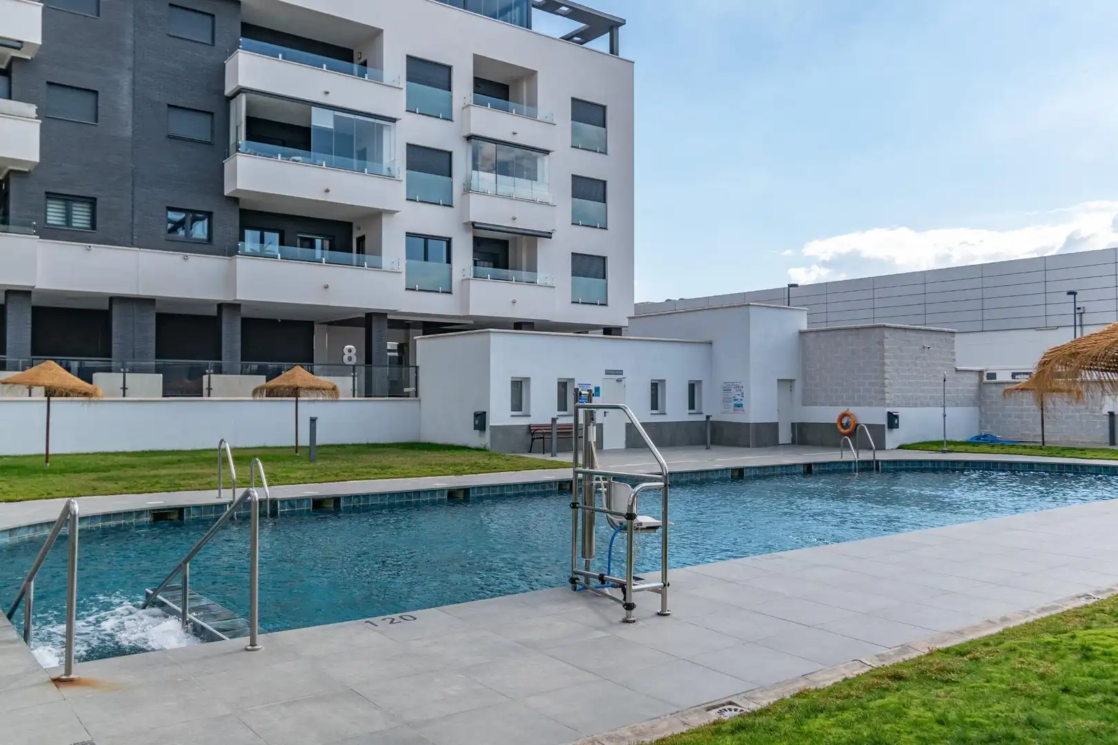 Piscina de Pis en venda en Armilla amb Calefacció, Terrassa i Traster