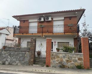 Exterior view of House or chalet for sale in Rubí  with Heating, Private garden and Terrace
