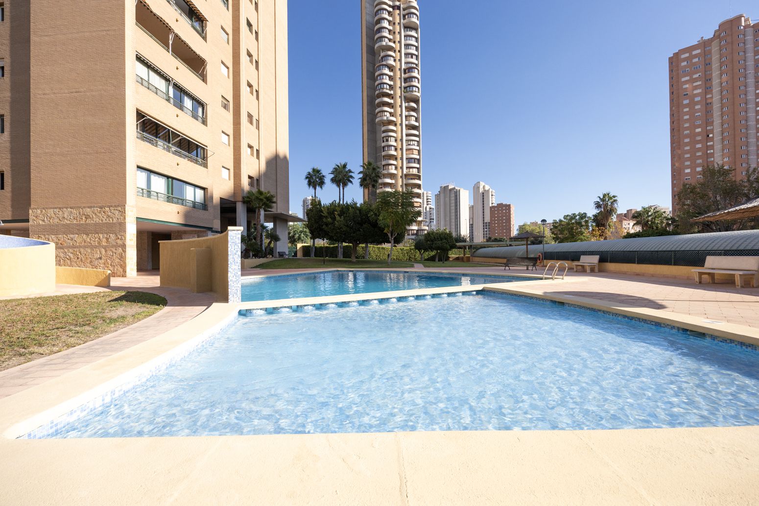 Piscina de Pis en venda en Benidorm amb Jardí privat, Piscina i Piscina comunitària