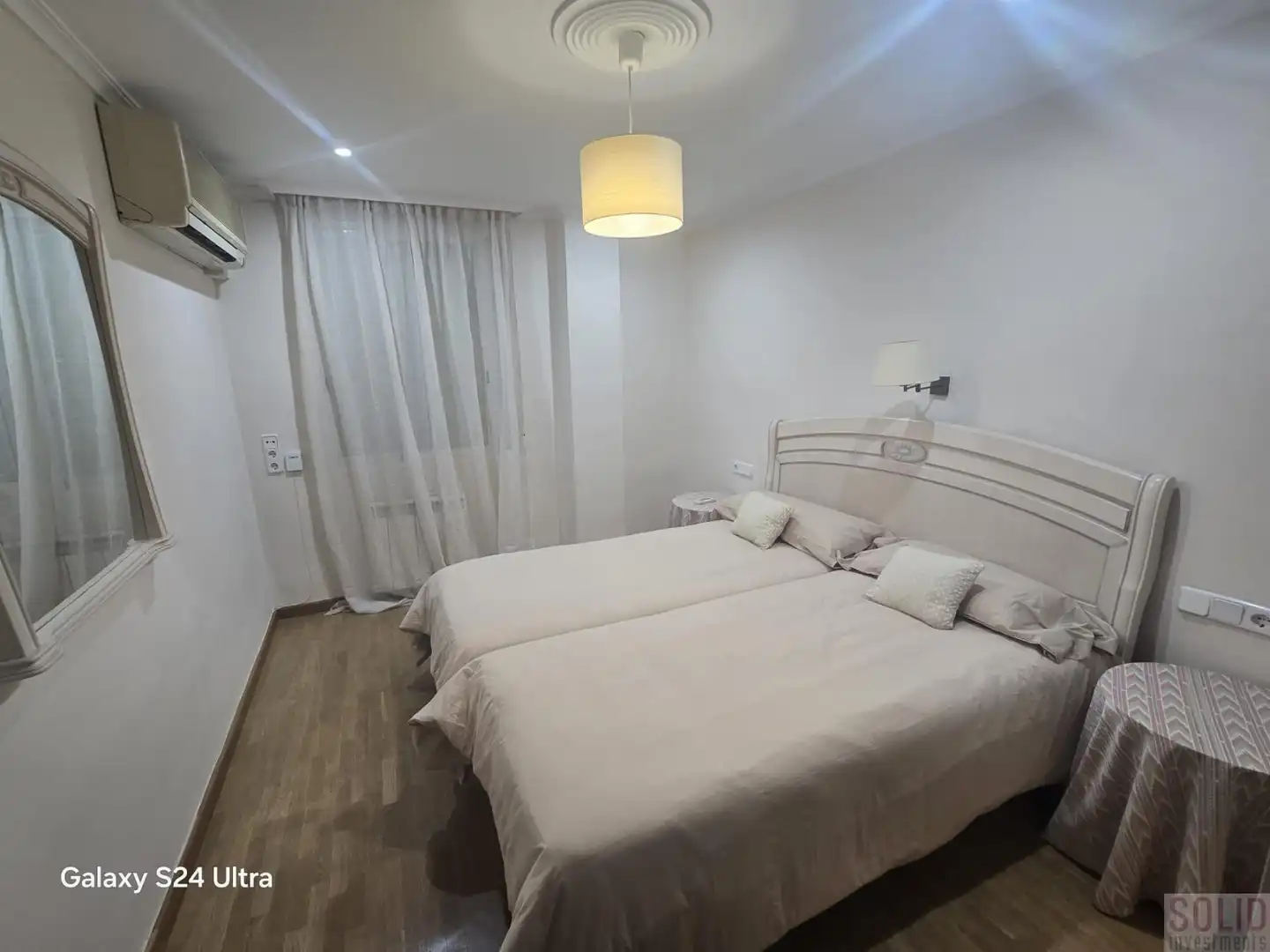 Bedroom of Flat for rent in Valencia  with Air Conditioner and Balcony
