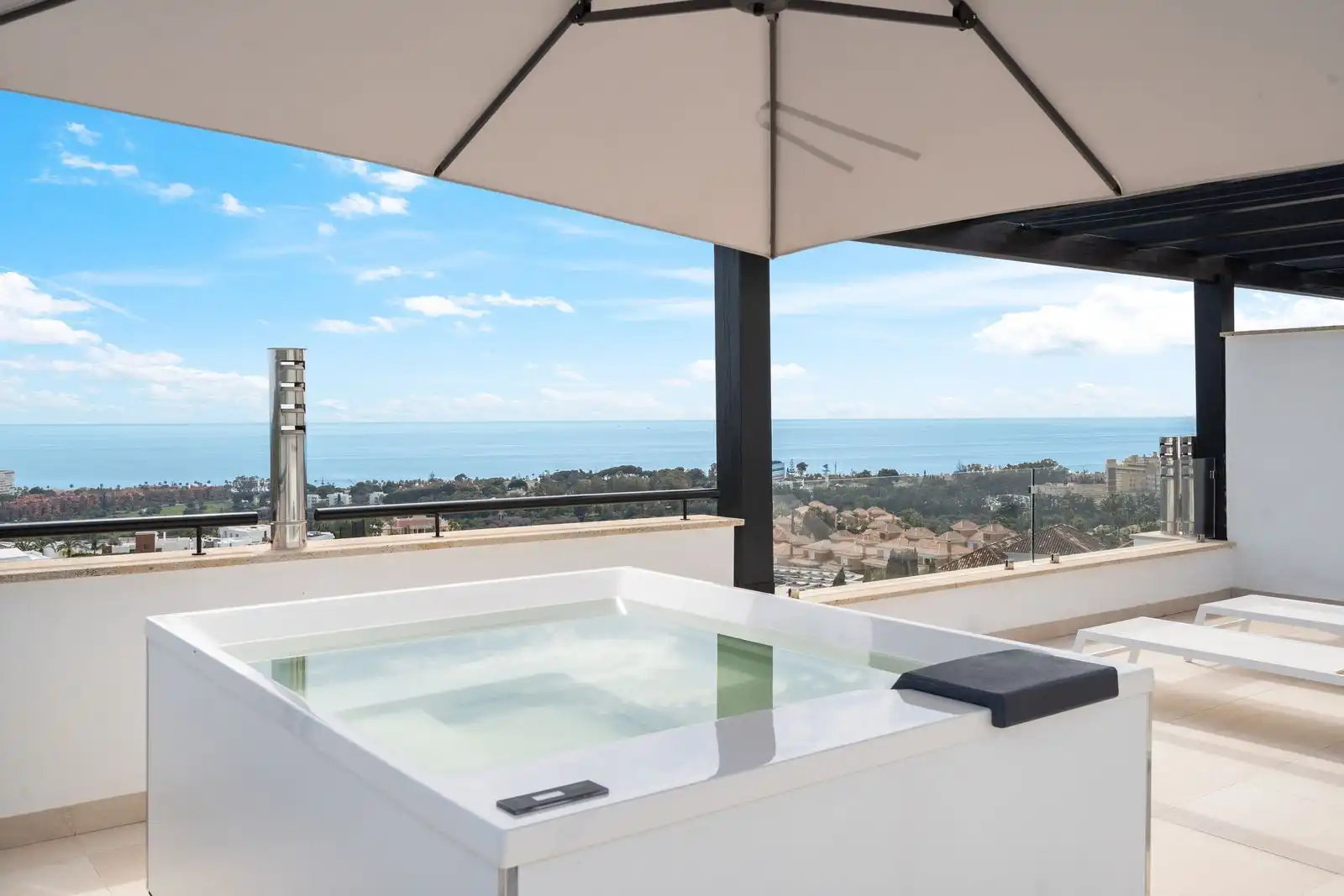 Casa aparellada amb piscina en venda a Urbanizacion los Altos de los Monteros 11, imagen 16