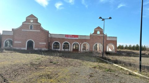 Gran oportunidad de comprar un local comercial en la localidad de Carpio en Valladolid. con una superficie de 1.025 m. Este local