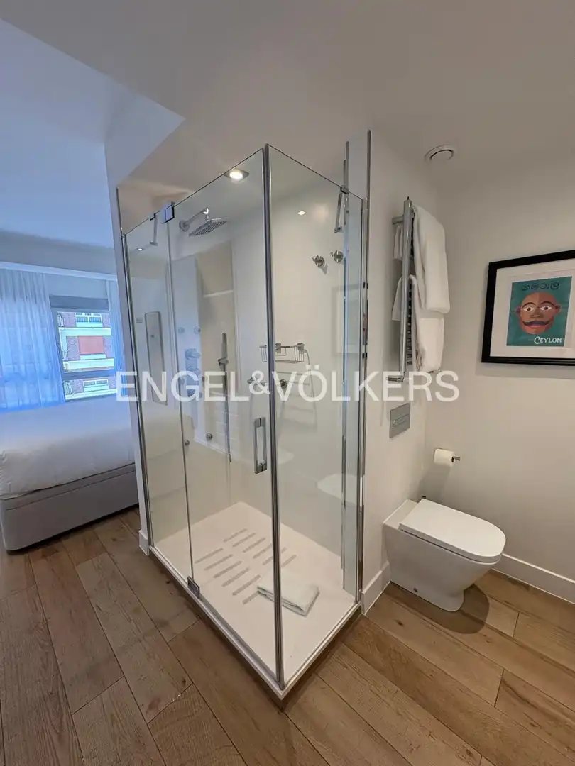 Badezimmer von Wohnung zur Miete in Madrid mit Klimaanlage und Heizung