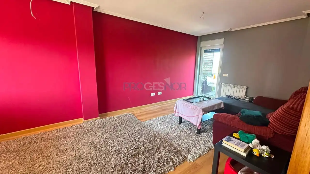 Sala d'estar de Casa adosada en venda en Onzonilla amb Calefacció, Jardí privat i Terrassa