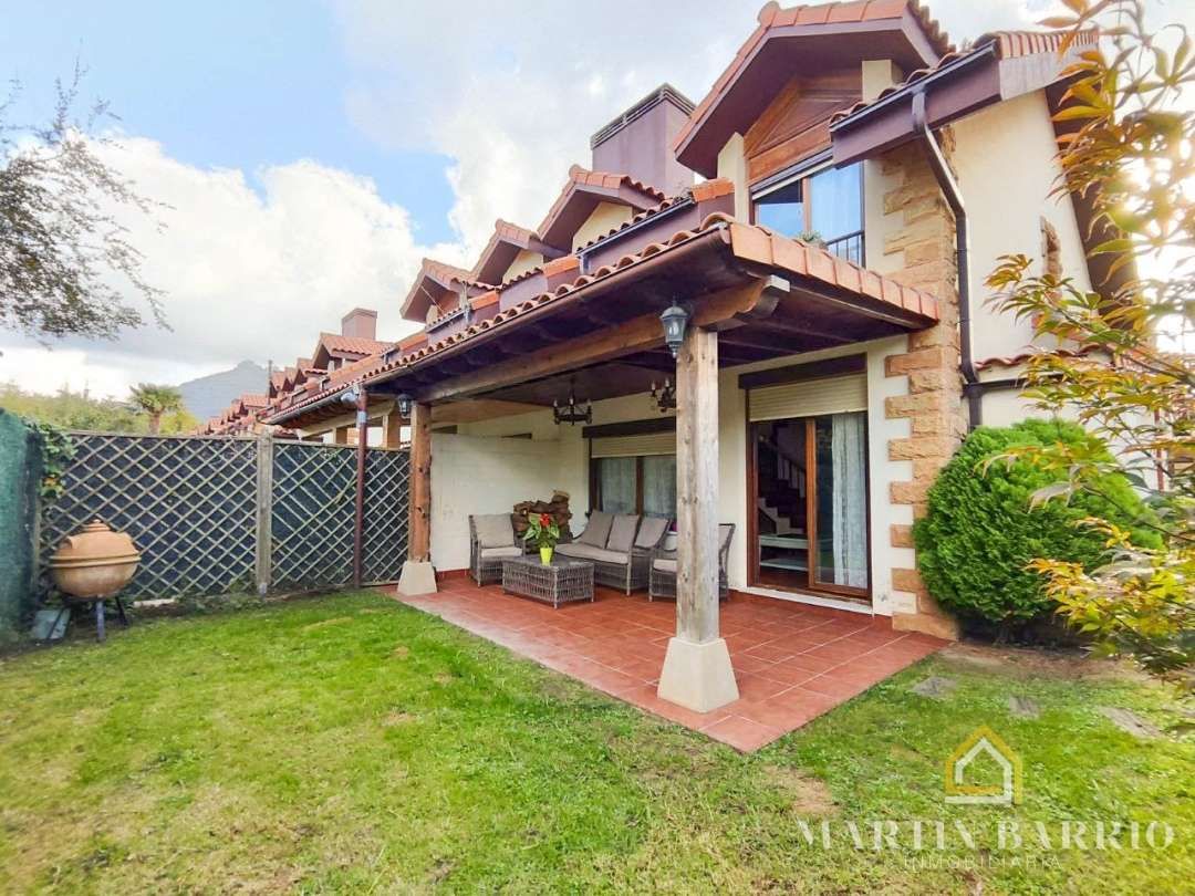 Casa adosada en venta en Barrio Sámano, Sámano