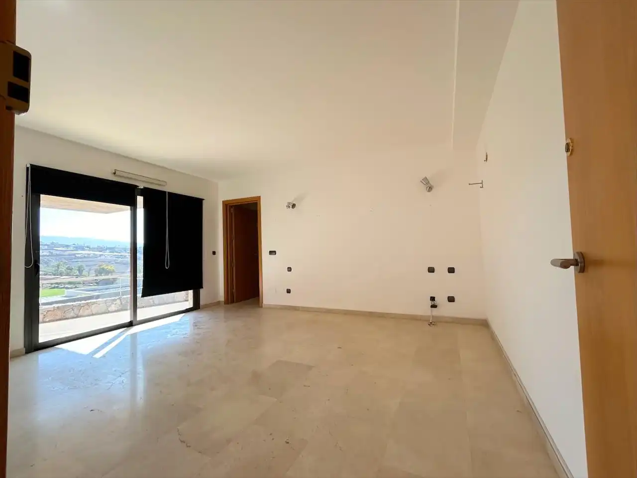 Sala d'estar de Casa o xalet en venda en San Bartolomé de Tirajana amb Aire condicionat, Jardí privat i Parquet