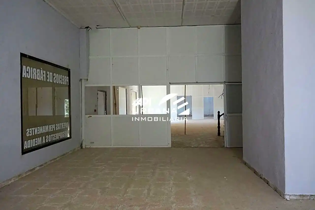 Nau industrial en venda en Lucena