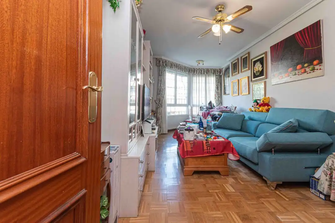 Living room of Flat for sale in Madrid  with Air Conditioner, Heating and Storage room