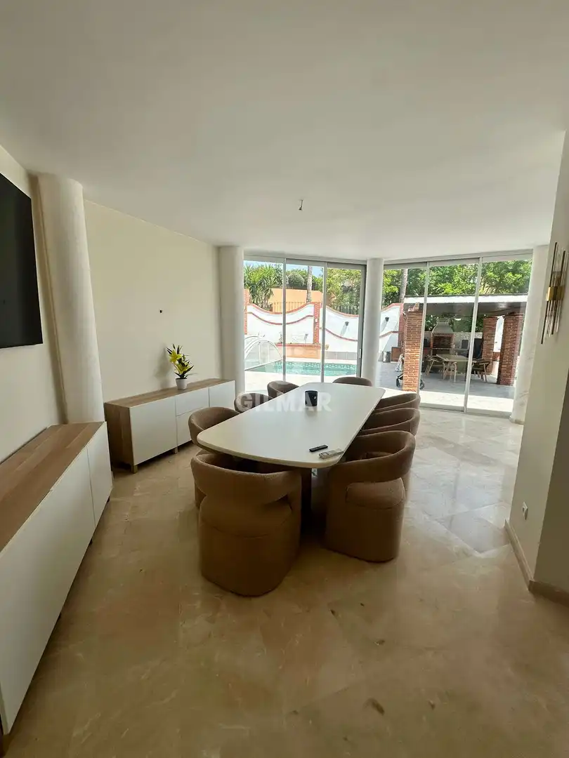 Menjador de Casa o xalet en venda en Estepona amb Jardí privat i Piscina