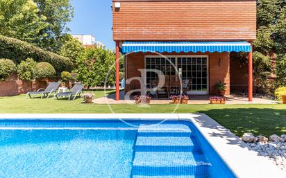 Jardí de Casa o xalet en venda en Terrassa amb Aire condicionat, Piscina i Balcó