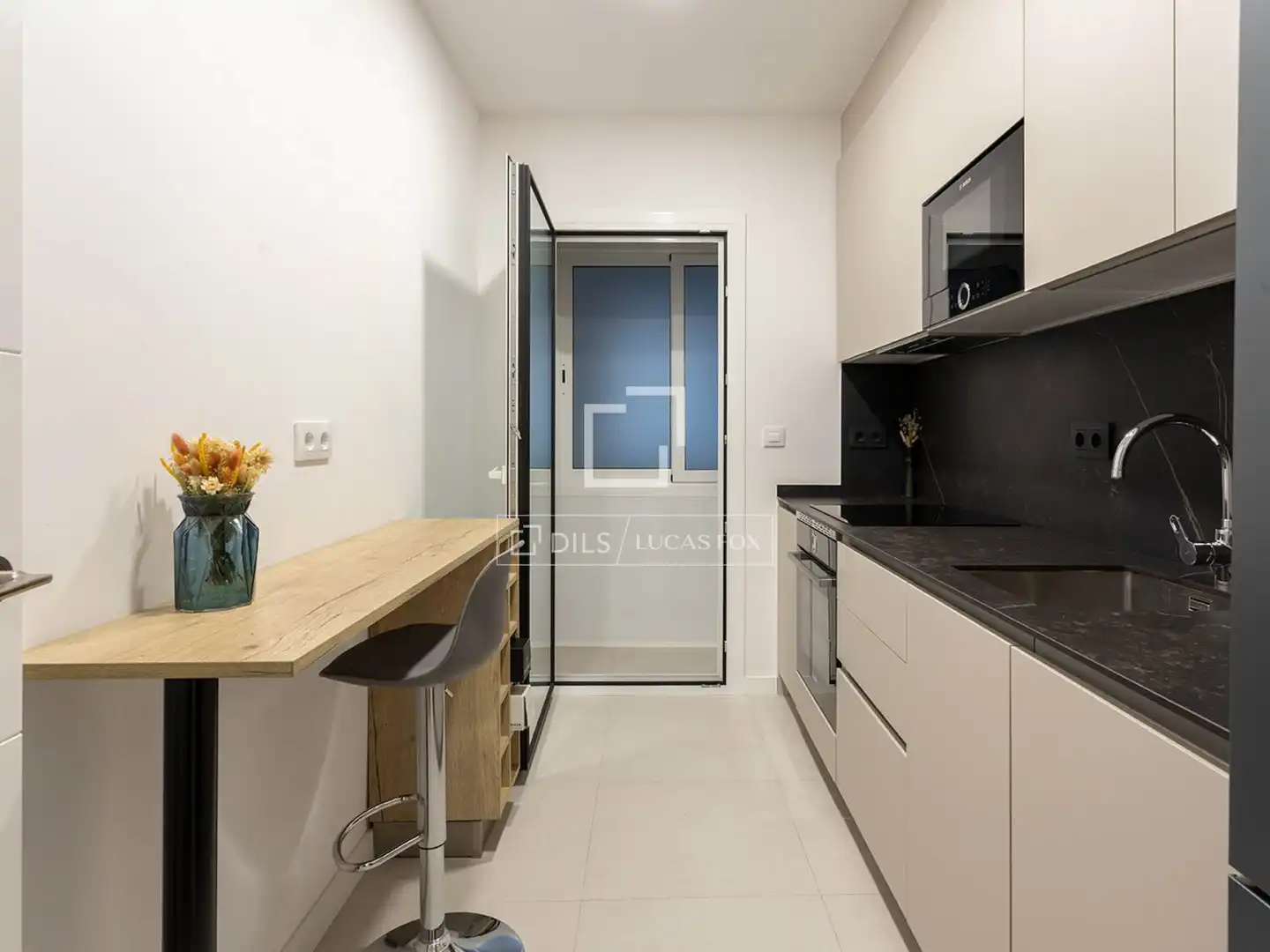 Küche von Wohnung zum Verkauf in Barcelona mit Klimaanlage, Möbliert und Balkon