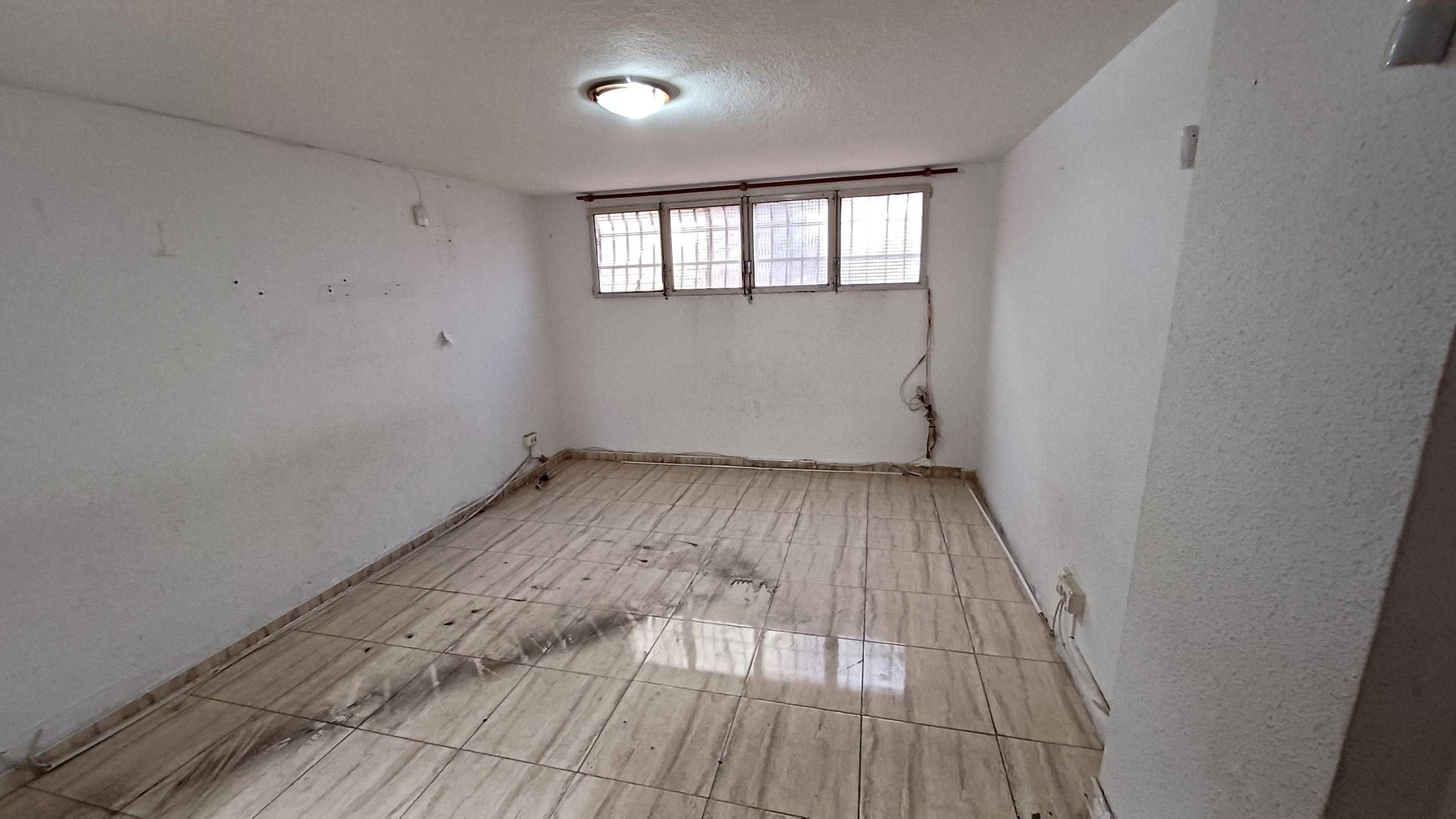 Planta baja for sale in Bellvitge