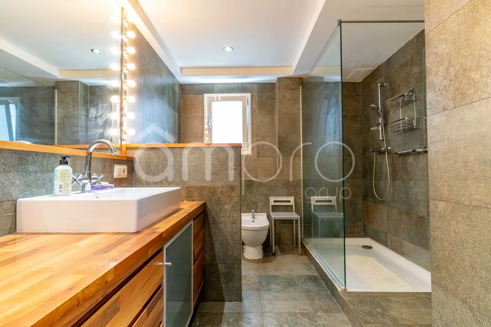 Baño de Piso de alquiler en Tarragona con Calefacción, Terraza y Trastero