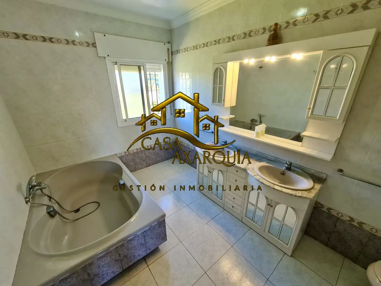 Bathroom of Country homes for sale in Vélez-Málaga  with Air Conditioner, Private garden and Terrace