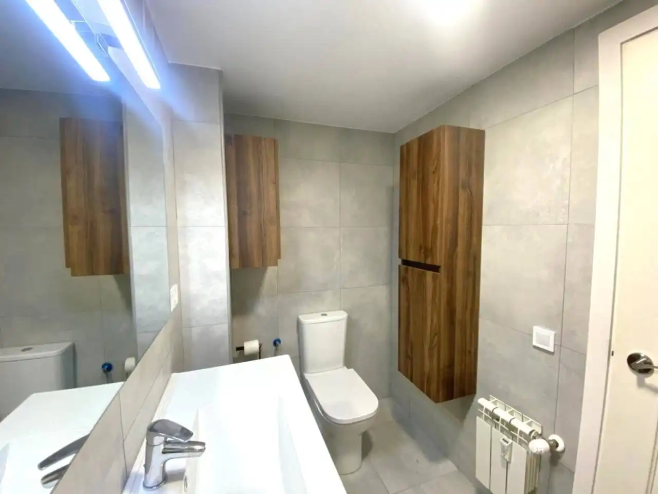 Baño de Piso de alquiler en Madrid con Calefacción, Parquet y Alarma