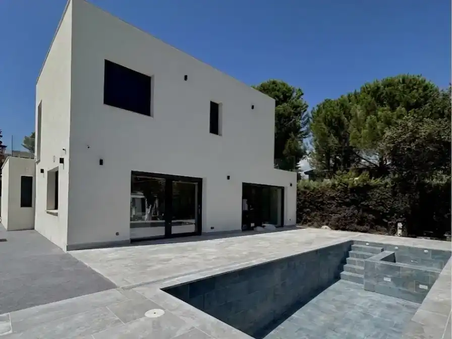 Vista exterior de Casa o xalet de lloguer en Valdemorillo amb Aire condicionat, Jardí privat i Parquet