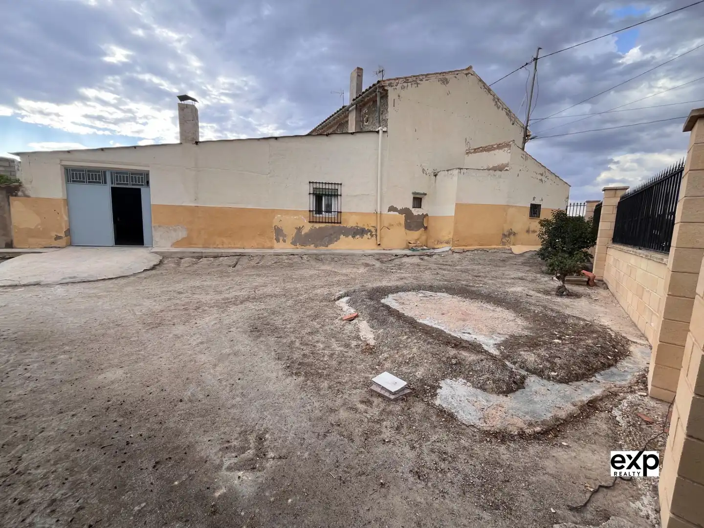 Casa adosada en venta en Tobarra con Jardín privado, Terraza y Trastero