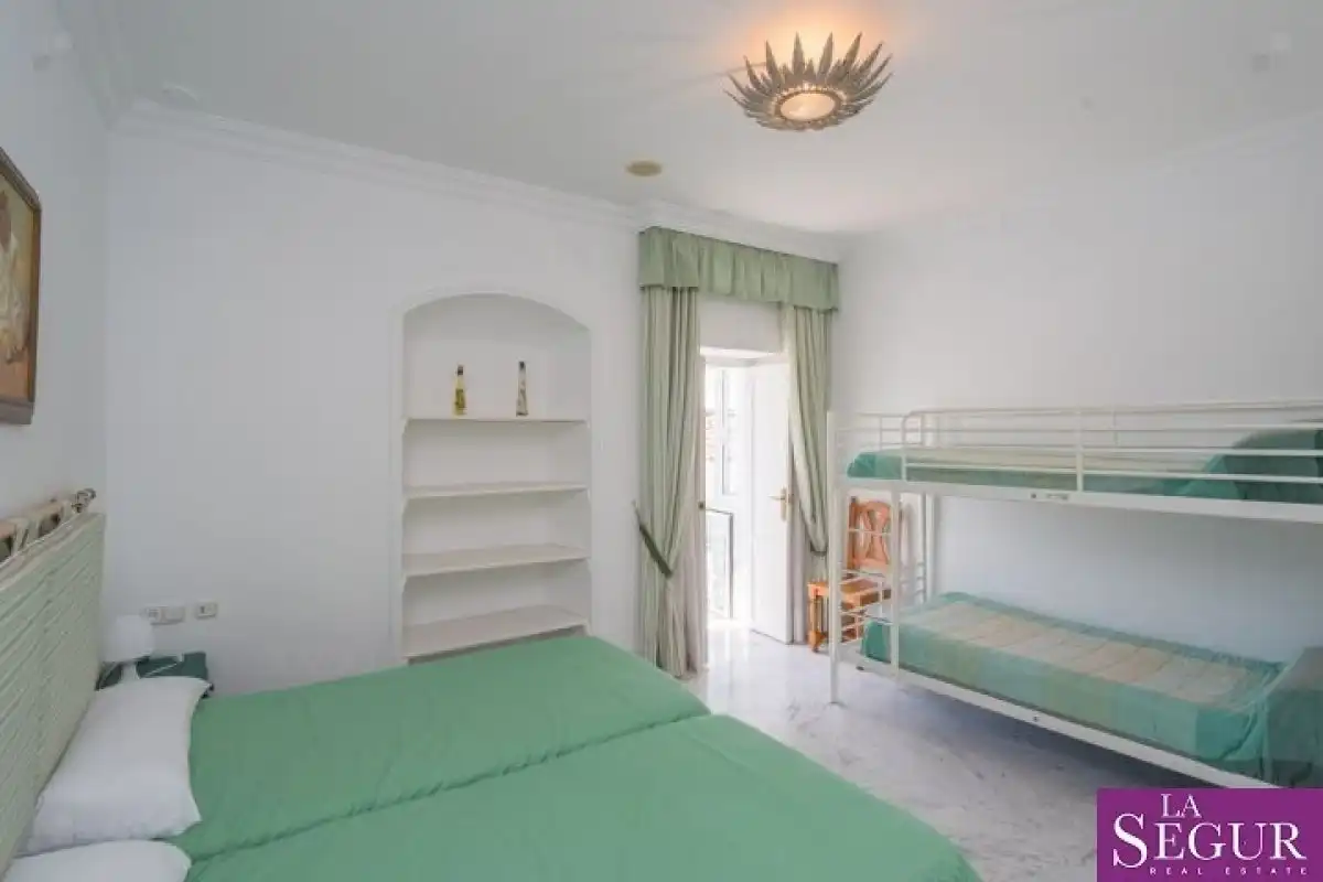 Dormitori de Casa o xalet en venda en Alcalá de los Gazules amb Terrassa, Traster i Moblat