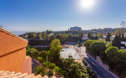 Exterior view of Single-family semi-detached for sale in Fuengirola  with Air Conditioner, Terrace and Swimming Pool