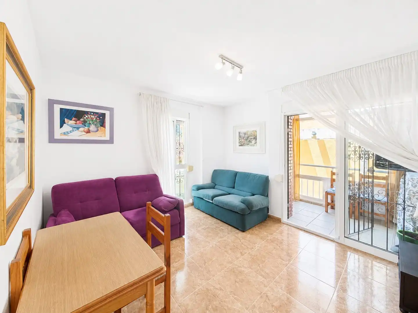 Sala d'estar de Apartament en venda en Benalmádena amb Aire condicionat, Terrassa i Moblat