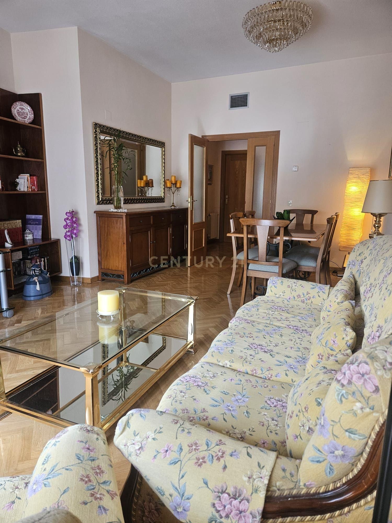 Pis en venda a Ronda del Ingenioso Hidalgo, Madrid, Spain, 16, Tres Olivos - Valverde