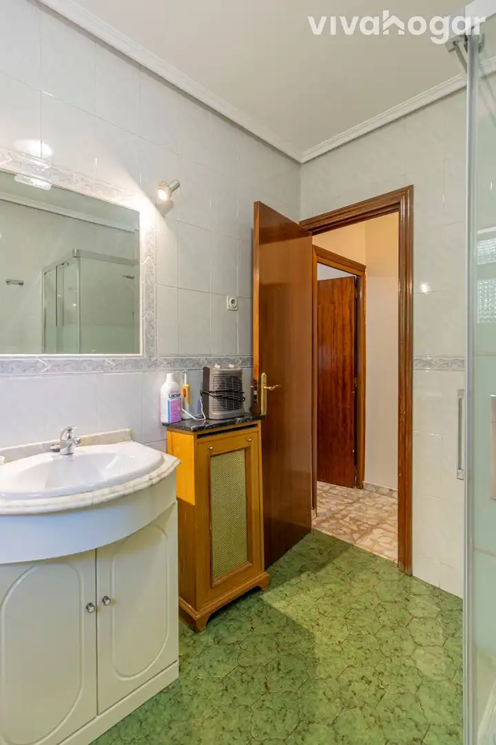 Baño de Casa o chalet en venta en Madrid con Calefacción, Terraza y Trastero