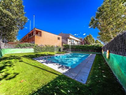 Piscina de Dúplex en venda en Villanueva del Pardillo amb Aire condicionat