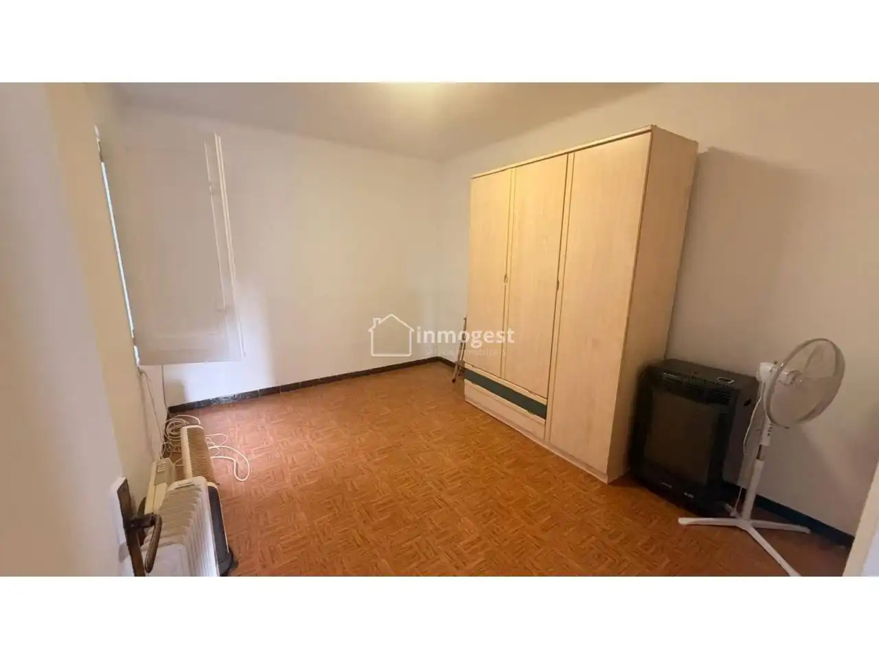 Schlafzimmer von Wohnung zum Verkauf in Salt mit Abstellraum, Möbliert und Balkon