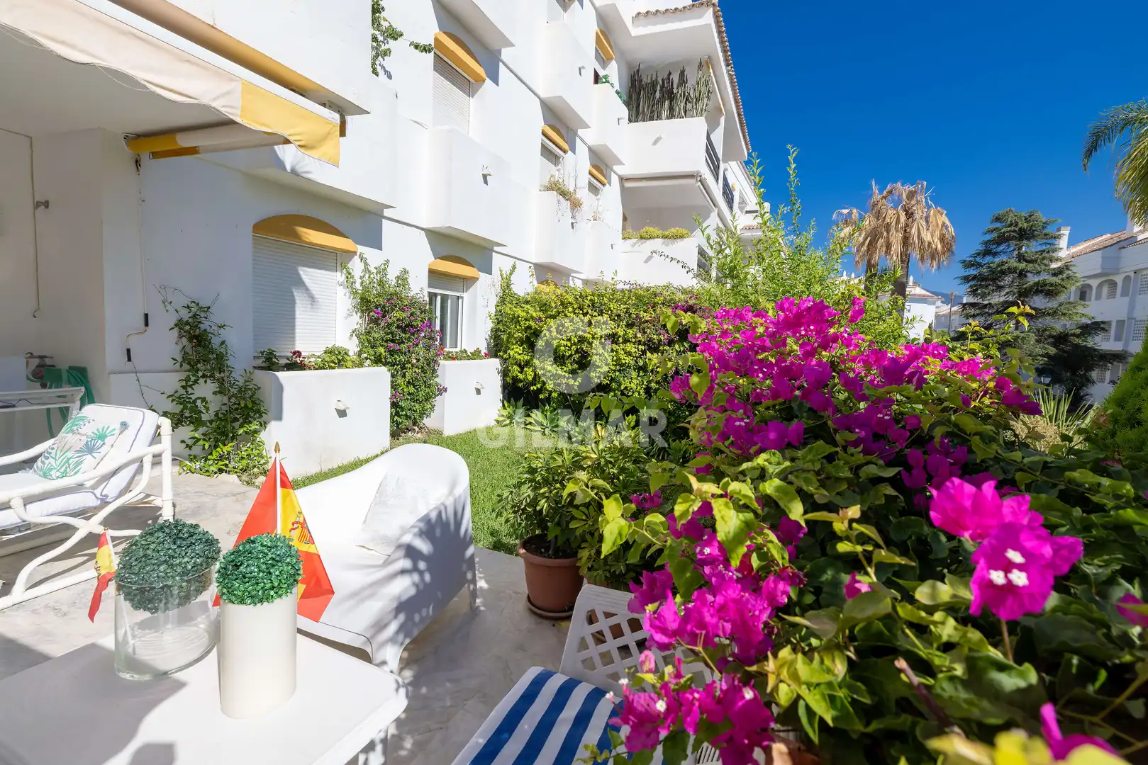 Außenansicht von Wohnungen zum Verkauf in Marbella mit Heizung, Privatgarten und Schwimmbad