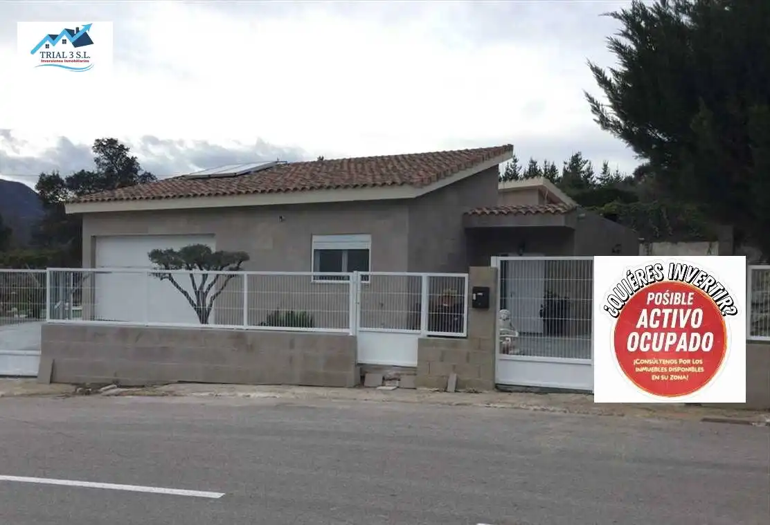Casa amb piscina en venda a Avenida PRESIDENT COMPANYS