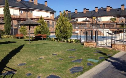 Jardí de Casa adosada de lloguer en Boadilla del Monte amb Aire condicionat, Jardí privat i Forn